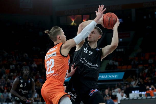 这使他不仅 这使他不仅